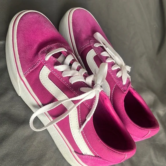Vans Old Skool Fuchsia Red/True White Womens Classic Skate Shoes